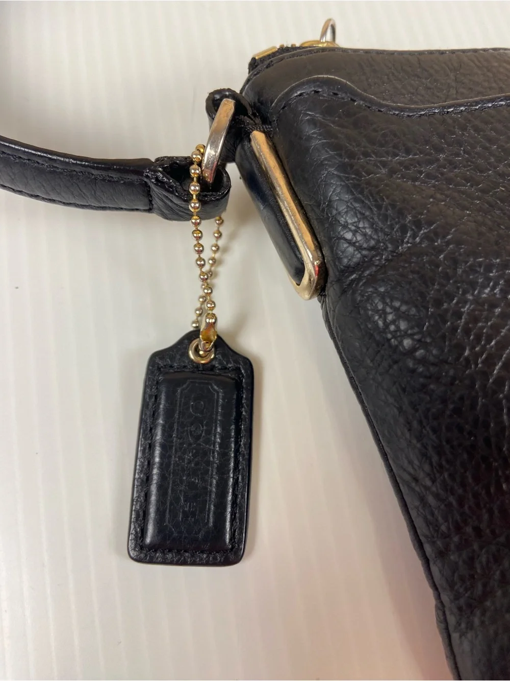 Coach Black Pebbled Leather Crossbody Swingpack Slim Zip Bag Y2K